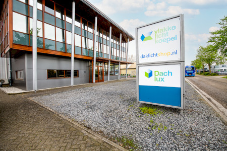 Vlakkelichtkoepel showroom