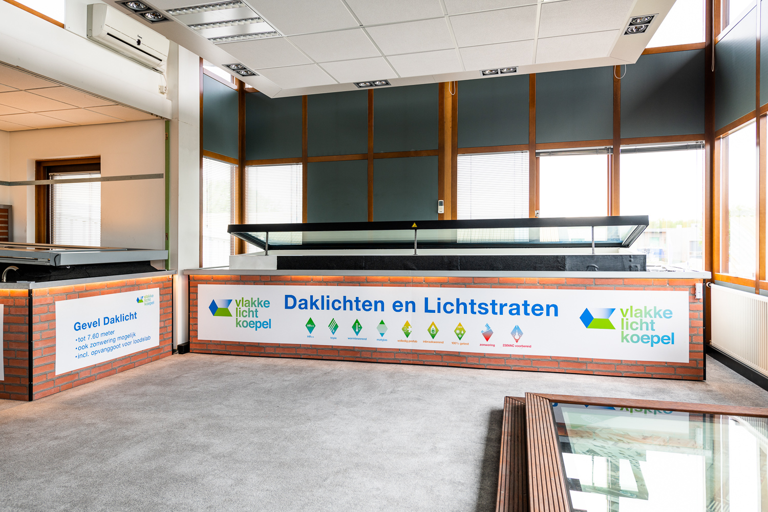 Vlakkelichtkoepel showroom