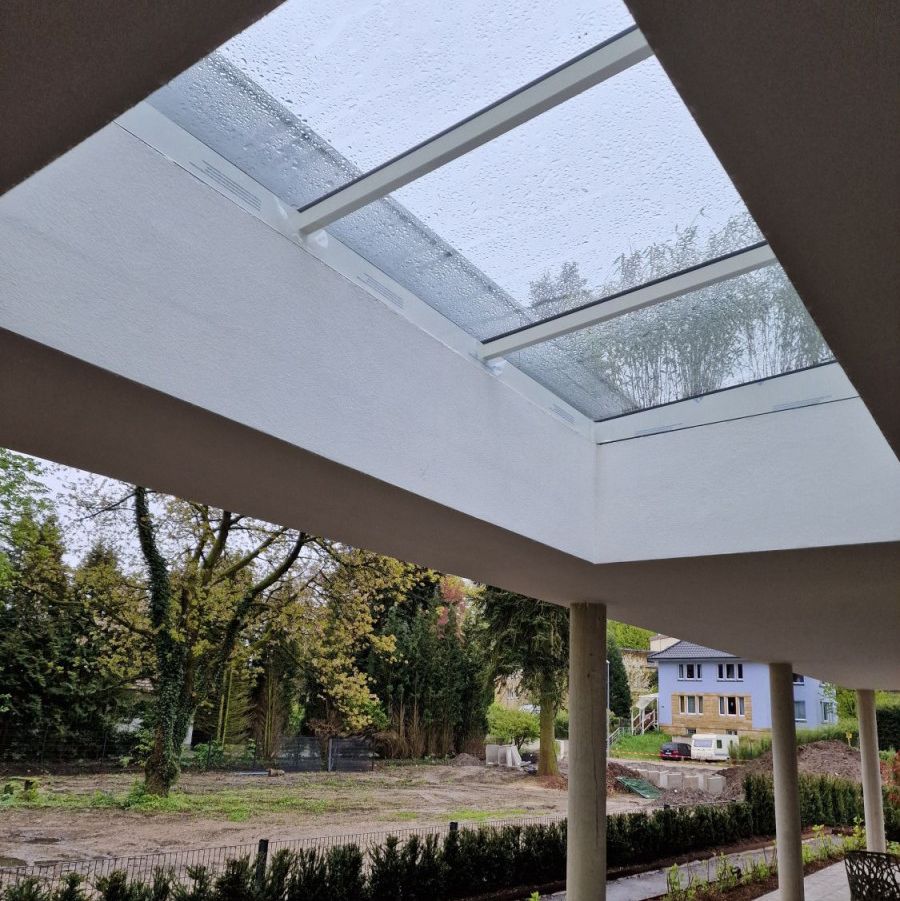 Daklicht voor een overkapping voorzien van aluminium binnenafwerking Vlakkelichtkoepel