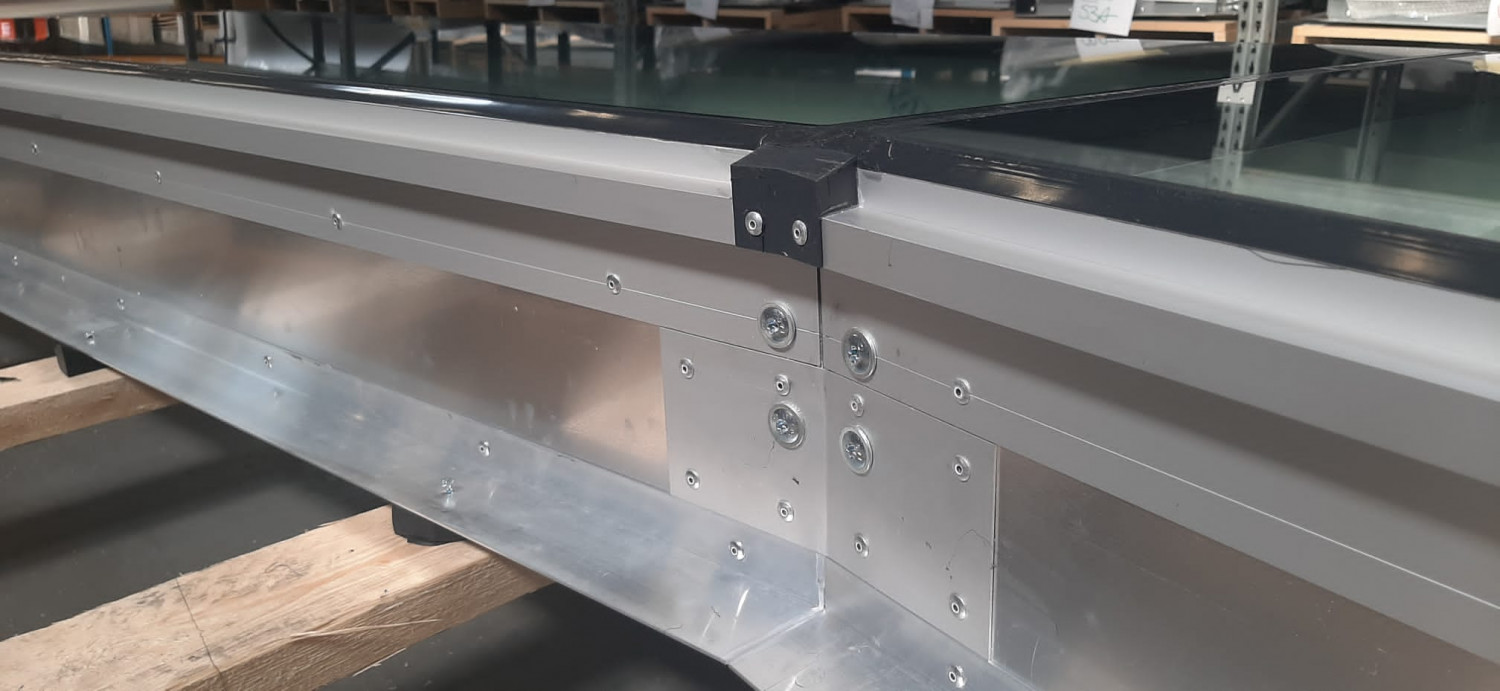 Vlakkelichtkoepel V-vorm