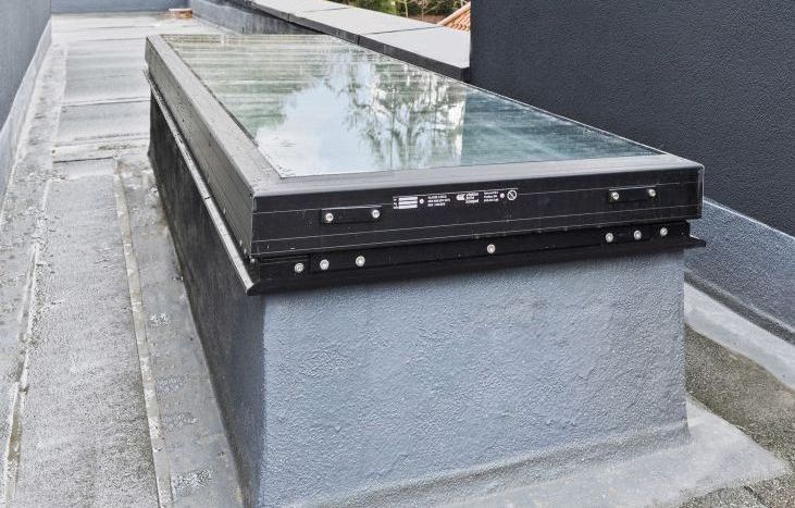 Vlakkelichtkoepel met verhoogde opstand